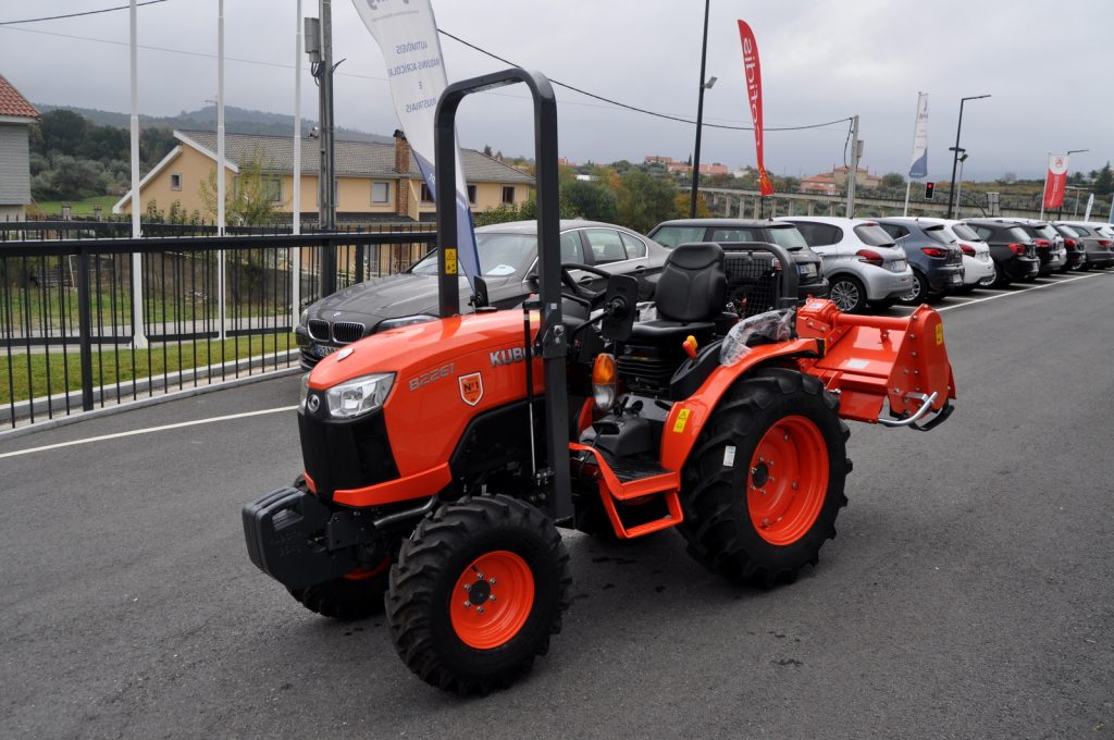 KUBOTA B2261