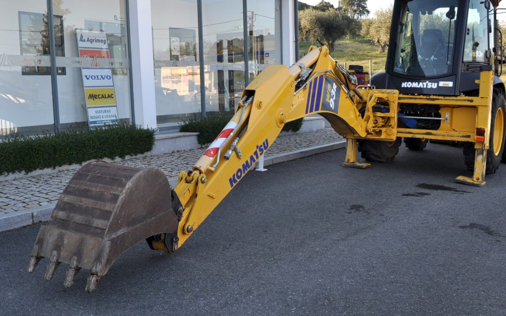 Retroescavadora Komatsu WB93R-8