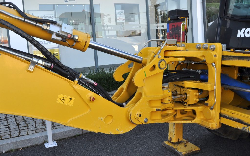 Retroescavadora Komatsu WB93R-8