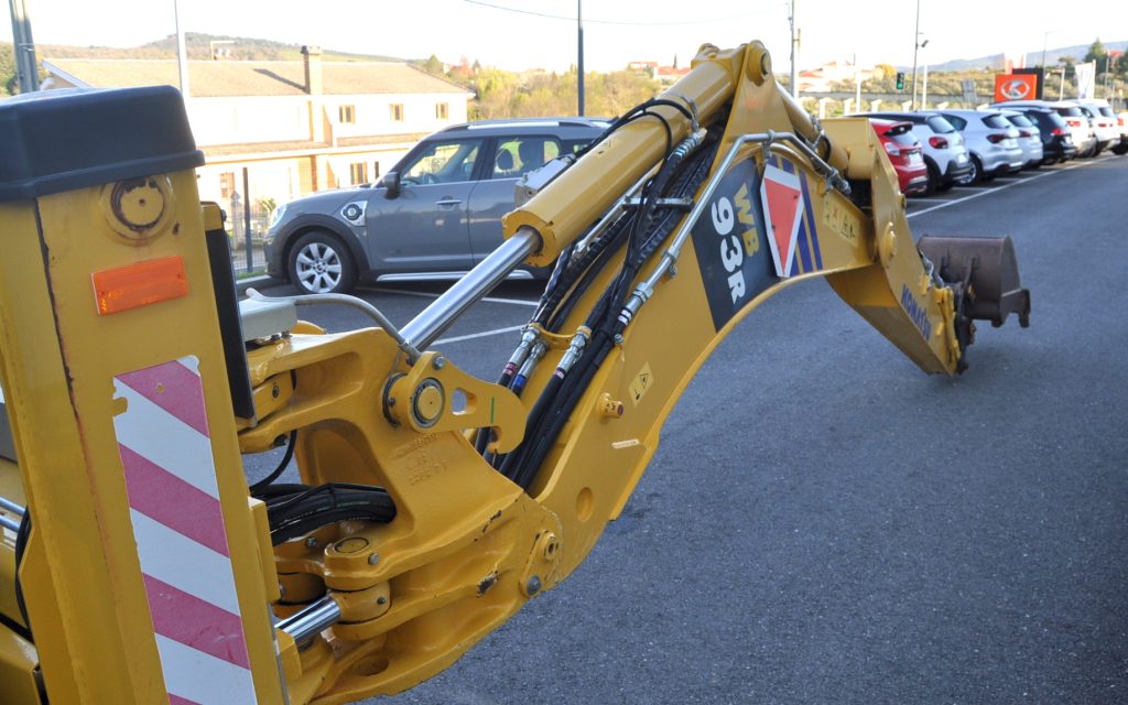 Retroescavadora Komatsu WB93R-8