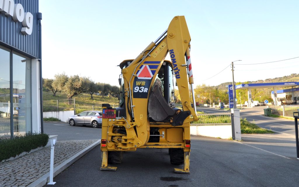 Retroescavadora Komatsu WB93R-8
