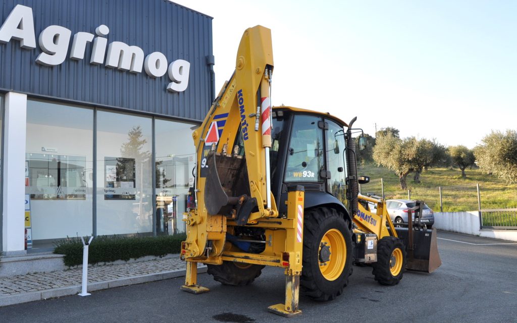 Retroescavadora Komatsu WB93R-8