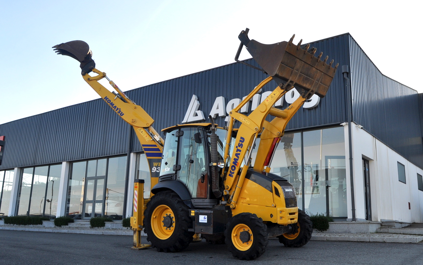 Retroescavadora Komatsu WB93R-8