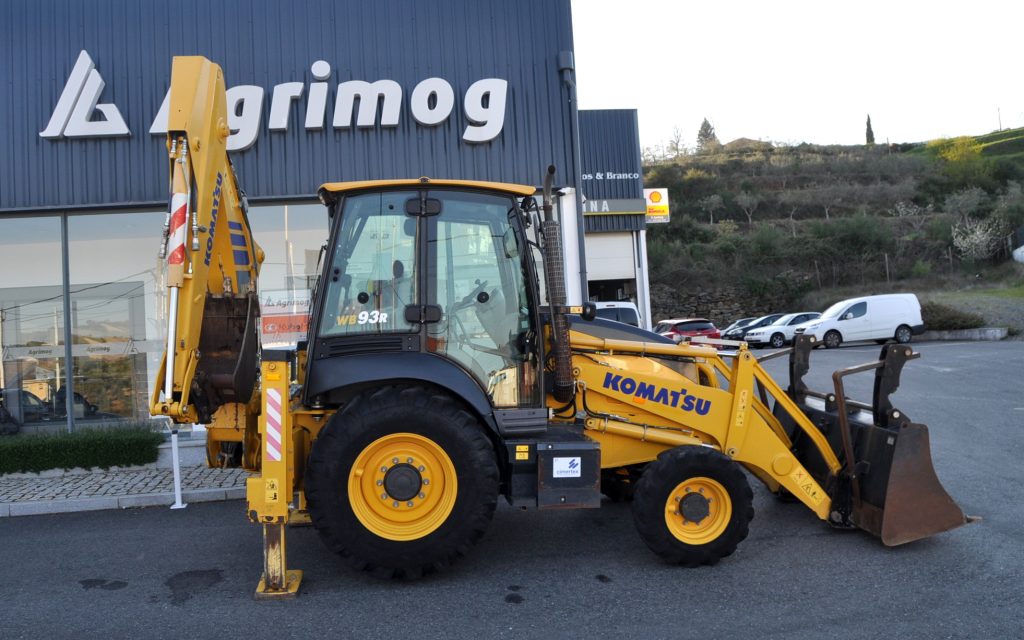 Retroescavadora Komatsu WB93R-8