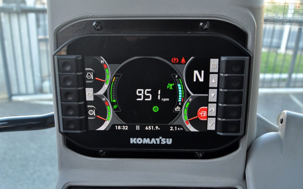 Retroescavadora Komatsu WB93R-8