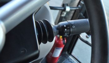 Retroescavadora Komatsu WB93R-8 cheio