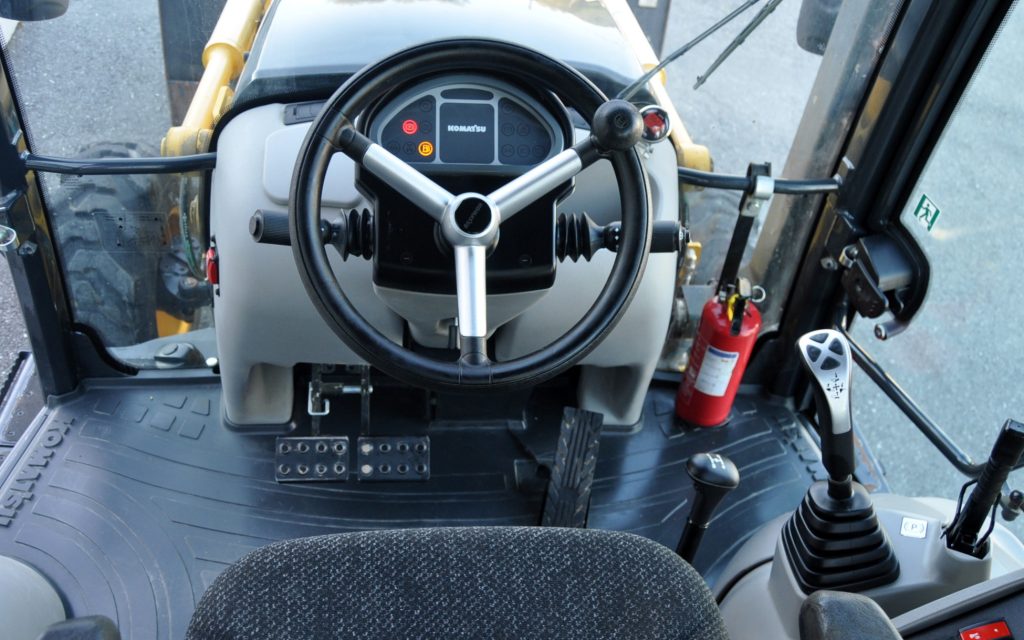 Retroescavadora Komatsu WB93R-8