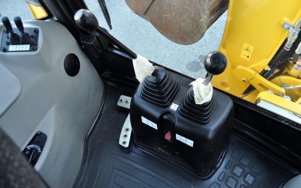 Retroescavadora Komatsu WB93R-8