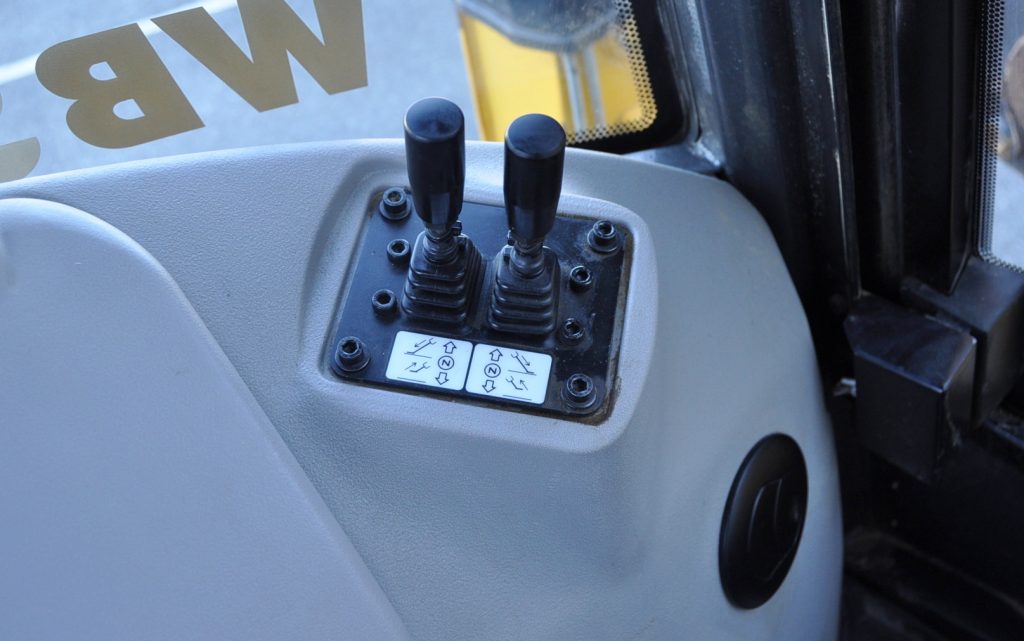 Retroescavadora Komatsu WB93R-8