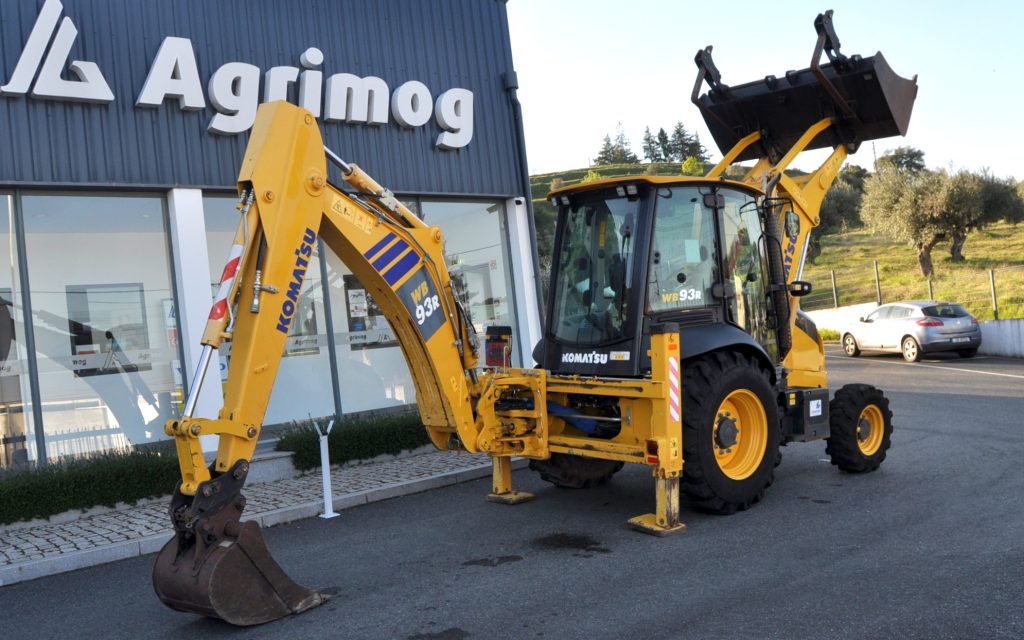 Retroescavadora Komatsu WB93R-8