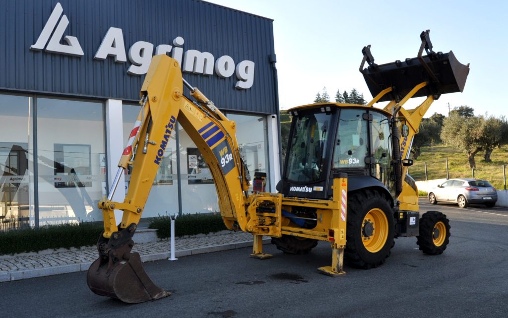 Retroescavadora Komatsu WB93R-8