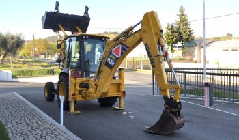 Retroescavadora Komatsu WB93R-8 cheio
