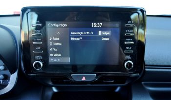 Toyota Yaris 1.0 VVT-i Confort cheio