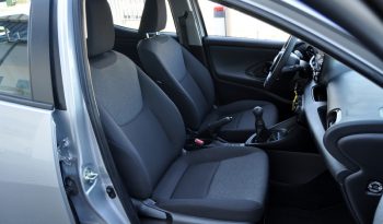 Toyota Yaris 1.0 VVT-i Confort cheio