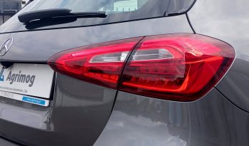 Mercedes-Benz A180d Business Solutions cheio