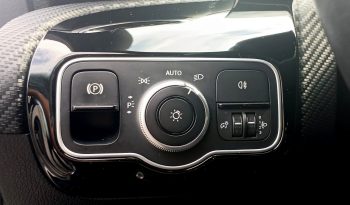 Mercedes-Benz A180d Business Solutions cheio