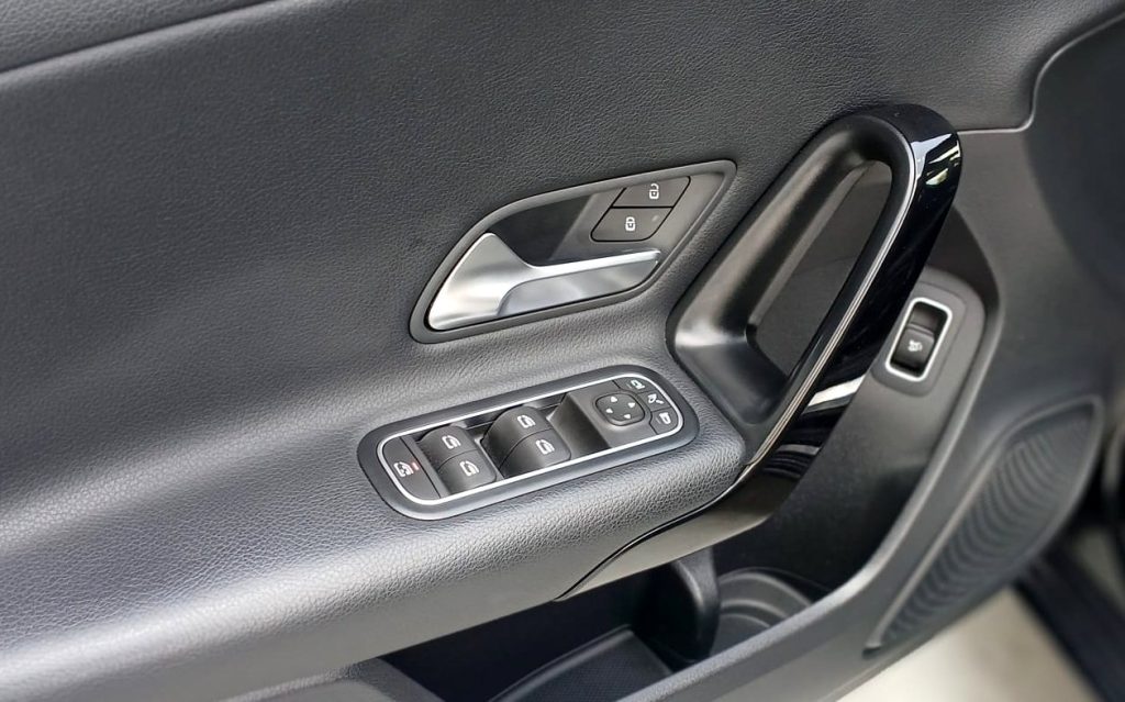 Mercedes-Benz A180d Limousine DCT Advantage